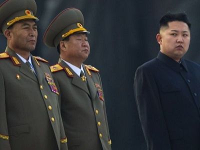 Ким Чен Ын и генералы. Источник - altapress.ru